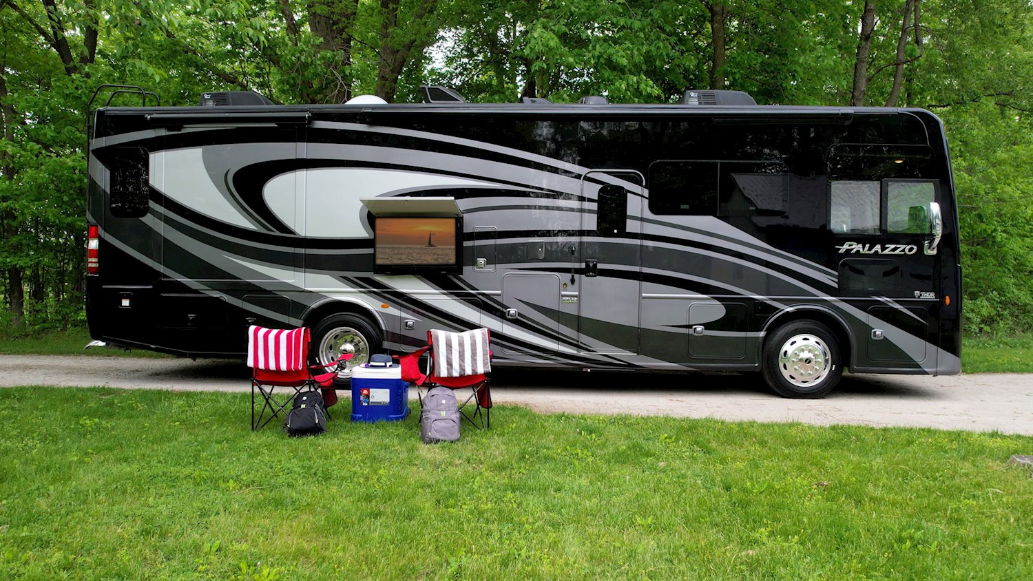 Discover the Thor Motor Coach Tuscany: A Class A Diesel Motorhome for the Adventurous Traveler